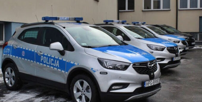 Numery na radiowozach policyjnych mają duże znaczenie. Zobaczcie, co oznaczają!