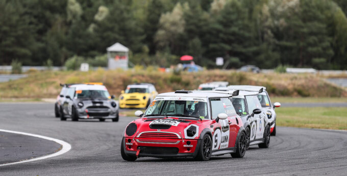 OMM Drive Super S Cup: Robert Boruszak z pole position. Piękna walka pomiędzy czołową dwójką