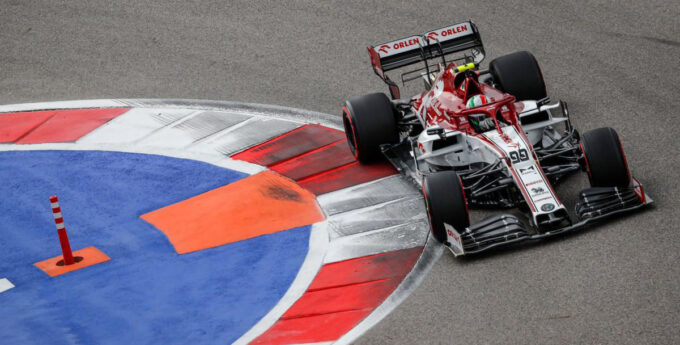 Alfa Romeo Racing ORLEN pechowo w kwalifikacjach do Grand Prix Rosji 2020