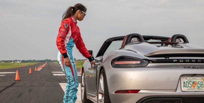 16-letnia dziewczyna ustanowiła nowy rekord świata za kierownicą Porsche. Kosmiczne osiągnięcie