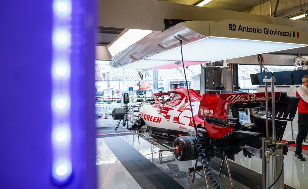 Karuzela zaczyna się kręcić. Przed nami testy F1