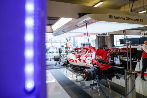 Karuzela zaczyna się kręcić. Przed nami testy F1