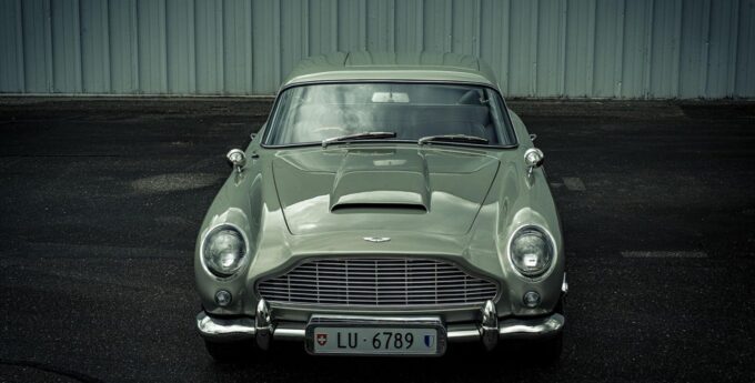 aston-martin-james-bond