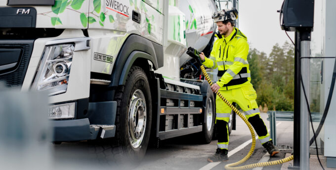 volvo-diesel-elektryczna-ciezarowka