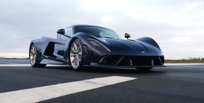 Venom F5 jest diabelski! Czy amerykański hypercar pobije Bugatti Chiron?