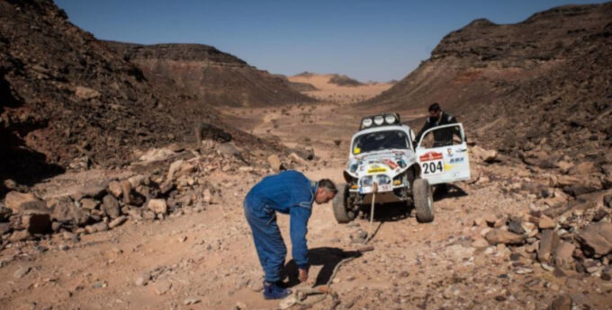 Dakar 2021 – Jak ponad 50-letni Garbus sobie radzi na pustyni?