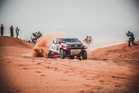 Dakar 2021 – kontuzja obojczyka wyeliminowała czołowego kierowcę