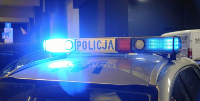 Policja nadal jest bezkarna. Radiowóz potrącił mężczyznę na pasach, kara dla policjanta to kpina…