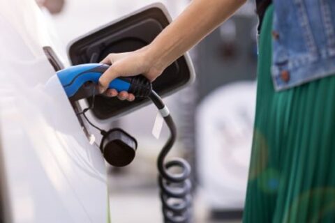 Diesel przestaje mieć rację bytu. Wielki przełom w ładowaniu elektryków!