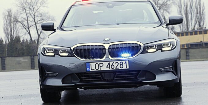 Nowe nieoznakowane BMW