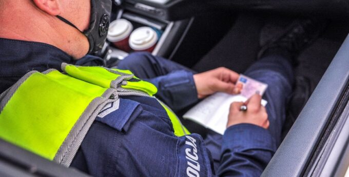 mandat wypisanie policjant