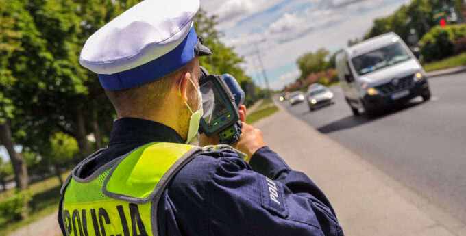 Policjanci nie potrafią korzystać z radarów, a i tak wystawiają mandaty! I co teraz?