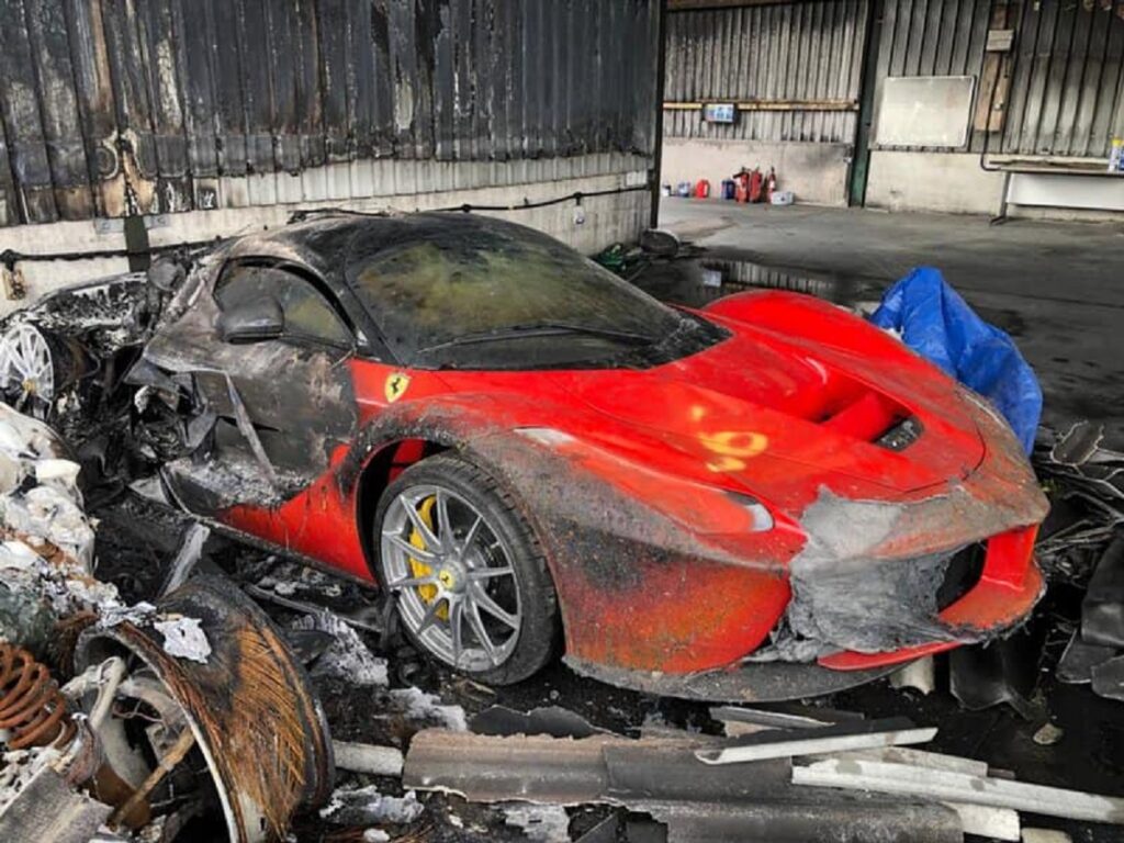Ferrari -pożar luksusowych samochodow UK2