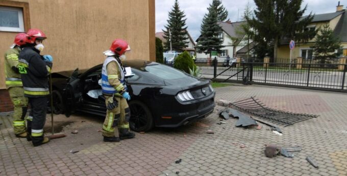 wypadek mustang szczytno