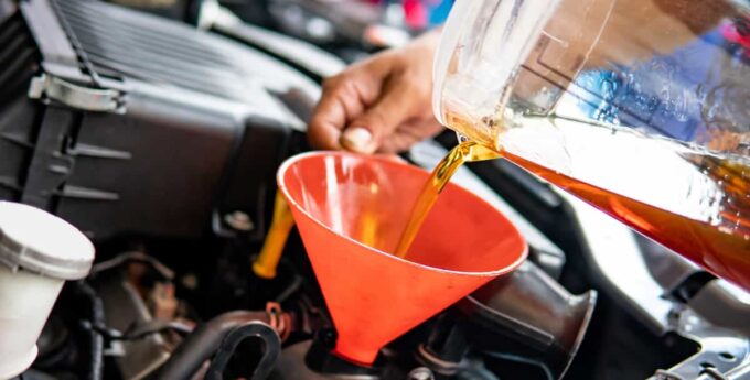 Kierowco, nalałeś zbyt dużo oleju do swojego diesla lub LPG? Poznaj ten niesamowity sposób!