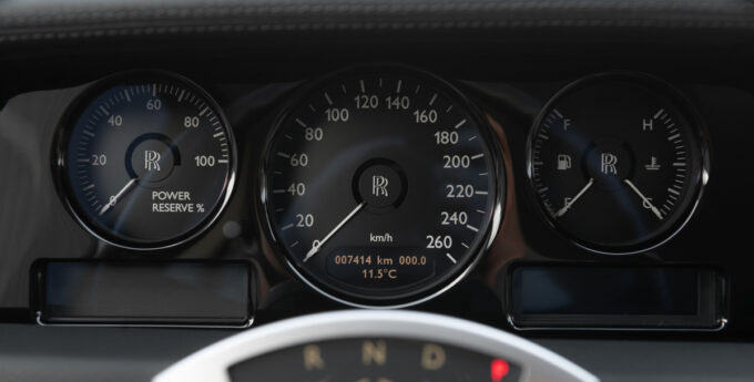 Z Katowic do Warszawy za 63 000 złotych! Tyle kosztuje 1 kilometr tym samochodem …