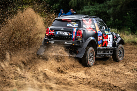 Krzysztof Hołowczyc dzieli i rządzi na Baja Poland