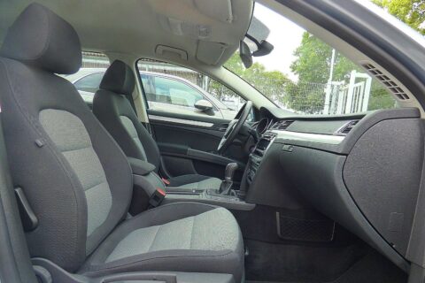 Skoda_Superb_Combi_TDI_2011