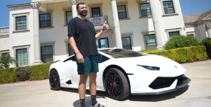 kupił lamborghini i zapłacił 1 dolarówkami