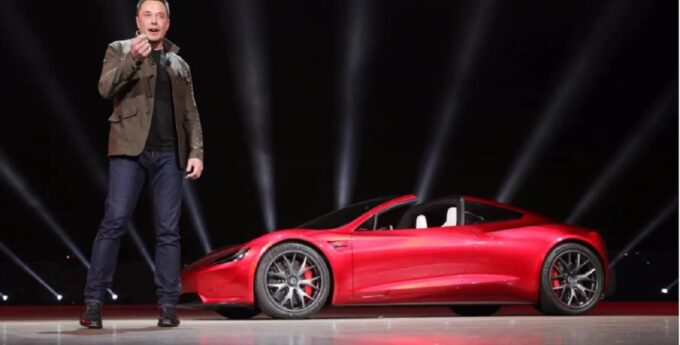 Elon Musk oficjalnie potwierdził plotki. Tesla przenosi główną siedzibę i szokuje liczbami