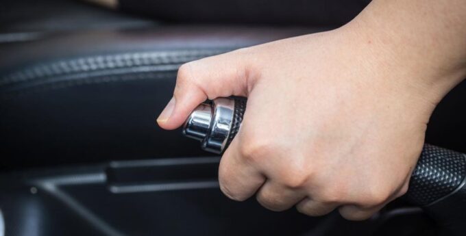 hamulec reczny kierowcy