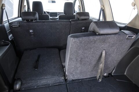 toyota-rumion-kombi-mpv-minivan
