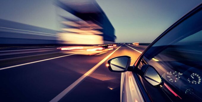 wyprzedzanie adobe istock