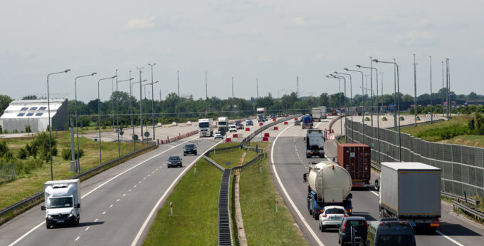 zakaz wyprzedzania na autostradzie posypały się mandaty ITD