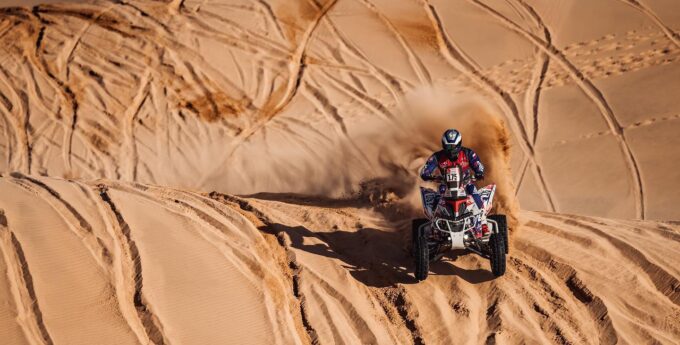 Rywale atakują, strata Wiśniewskiego. Zacięta walka o podium