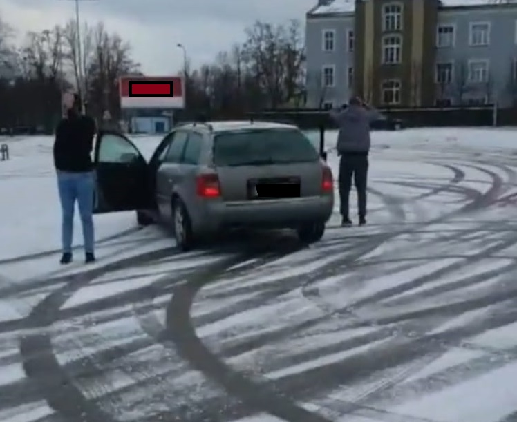 drift śnieg parking policja mandat sobiesław zasada