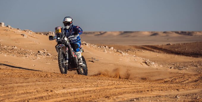 Dakar 2022 – Motocykle na wschód, auta na północ. Różne trasy na piątym etapie