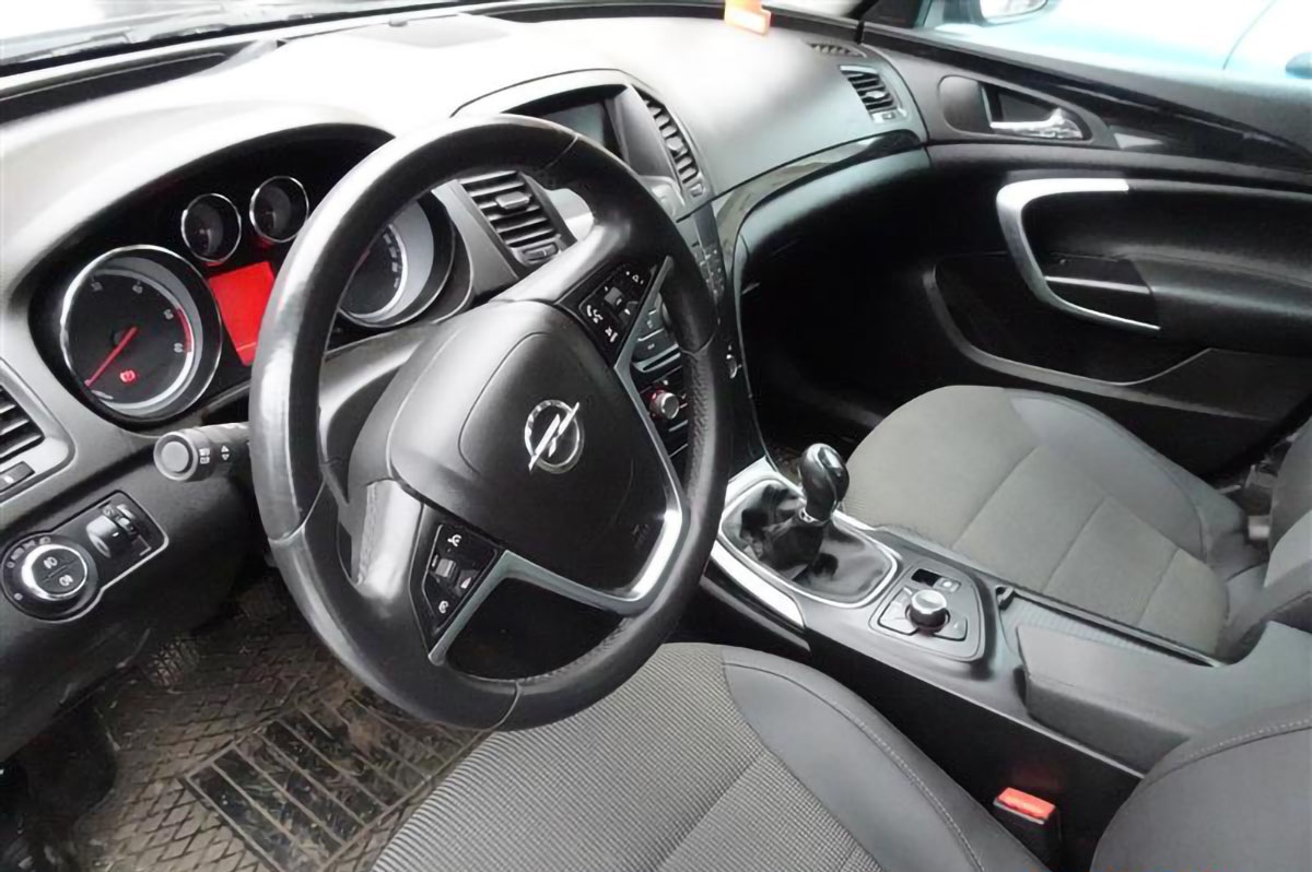 Opel Insignia - licytacja komornicza
