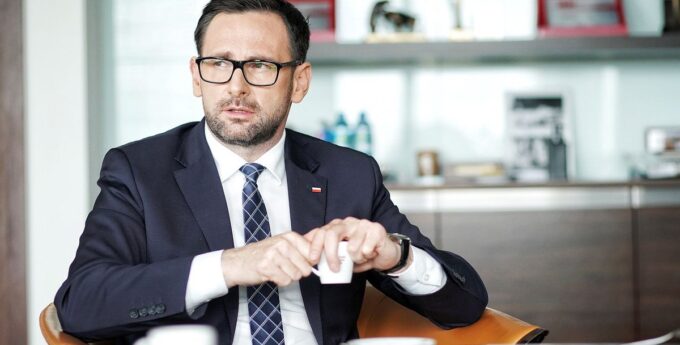 Daniel Obajtek ostro reaguje na ceny paliw