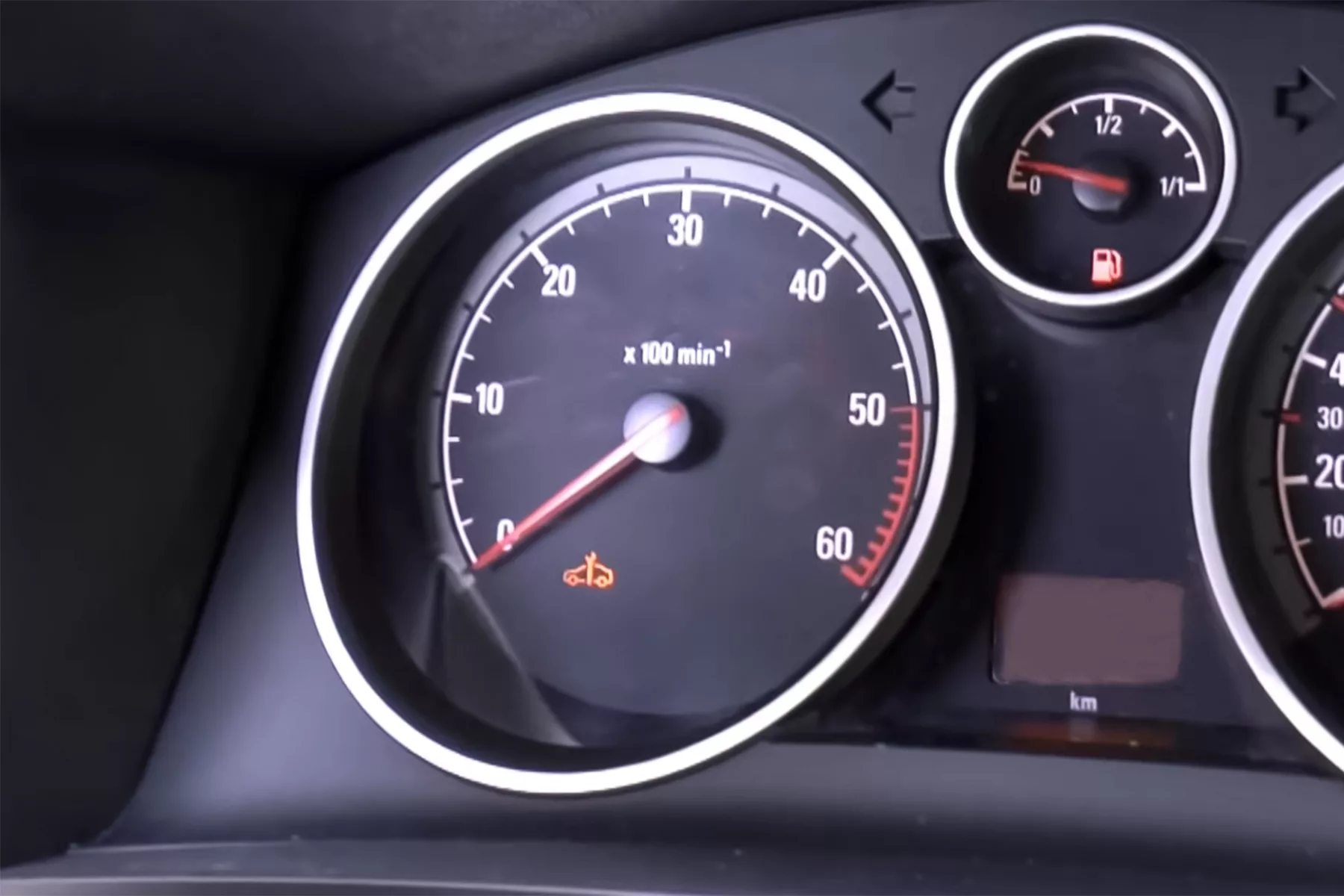 kontrolki żółta kontrolka Z KLUCZEM