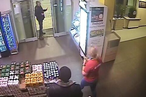 Rozlewał paliwo na stacji paliw, potem chciał ją podpalić. Czy ten człowiek postradał zmysły?