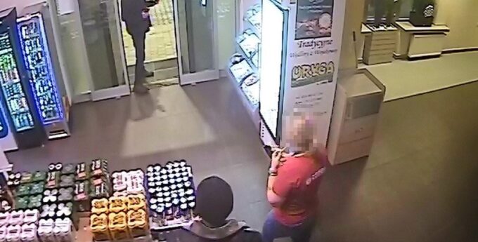 Rozlewał paliwo na stacji paliw, potem chciał ją podpalić. Czy ten człowiek postradał zmysły?