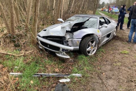 65 latek rozbił Ferrari klienta
