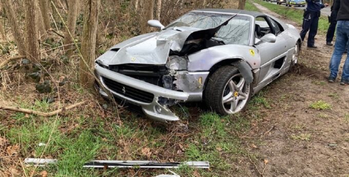 65 latek rozbił Ferrari klienta