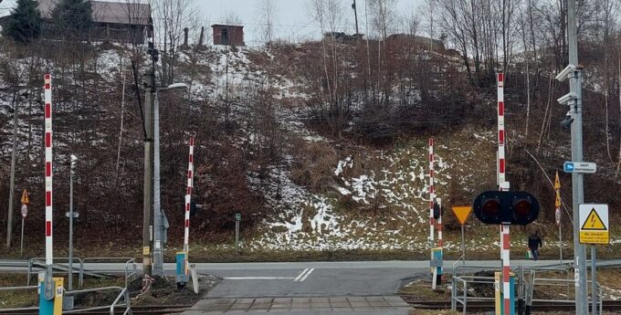 Naraziła czwórkę dzieci na ogromne niebezpieczeństwo. To kosztowało ją 3 tys. zł mandatu