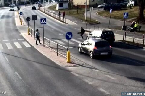 Co wydarzyło się na tym przejściu? Kamera uchwyciła koszmarną sytuację