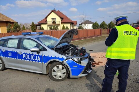 Gorzej rąbnąć nie mógł. Z dwoma promilami wjechał czołowo w radiowóz