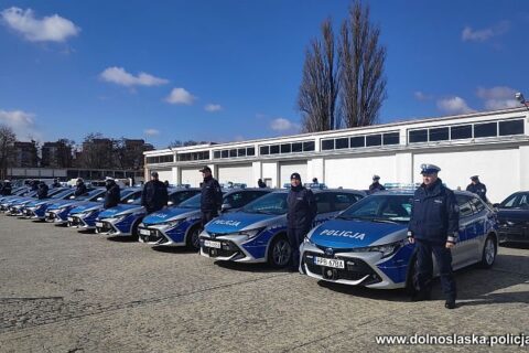 Nowoczesne i ekologiczne hybrydy trafiły do mundurowych z Dolnego Śląska. To bardzo ciekawe radiowozy