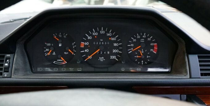 mercedes-200e-w124