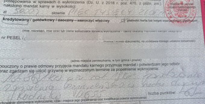 Kierowca Tesli w jednej chwili zgarnął 5 tys. zł mandatu. I to nie za prędkość – co mogło być tego przyczyną?