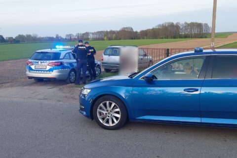 Zadzwoniła po policję, bo jej mąż nie mógł przestać do niej mówić. „Był tak nietrzeźwy, że nie był w stanie wyłączyć silnika”