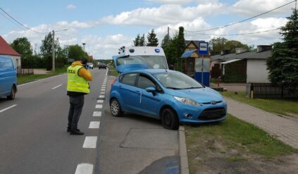 Takich metod w Polsce nie stosuje się zbyt często. Policjanci musieli użyć kolczatki, potem bronili się przed agresywnym kierowcą [ZDJĘCIA]