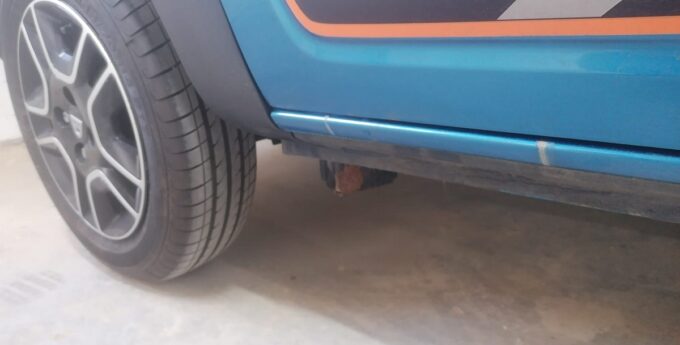 Rdzewiejące elementy podwozia nowej Dacii Spring