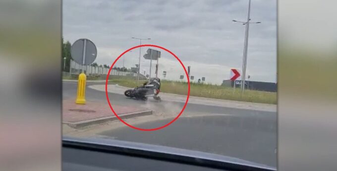 9 mandatów na łączną kwotę 6800 zł. Do tego ucieczka, wniosek do sądu i zarzuty. Ten motocyklista pobił chyba rekord wykroczeń