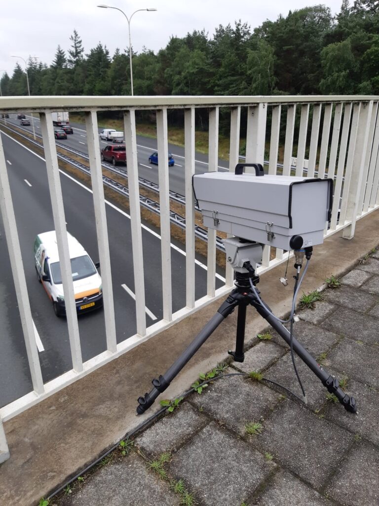 Monocam mandaty za jazdę z telefonem
