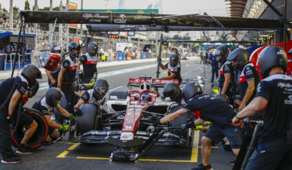 Leclerc frunął w Baku. Alfa Romeo F1 Team ORLEN z Q2